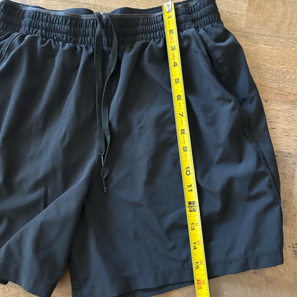 Under Armour Men's Black Shorts Size M - Picture 6 of 6